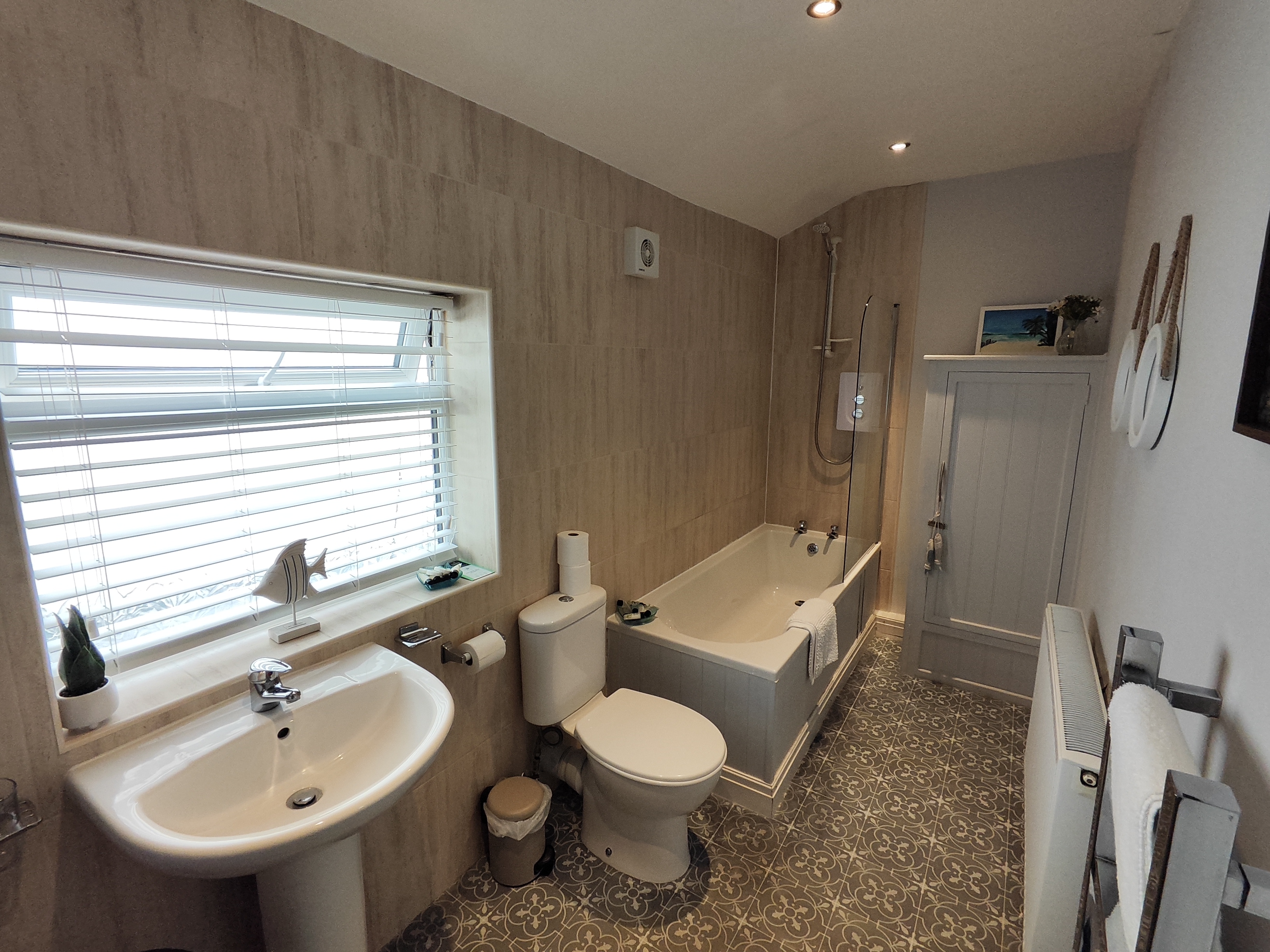 Gallery view of the well-appointed bathroom at The Old Town Cottage