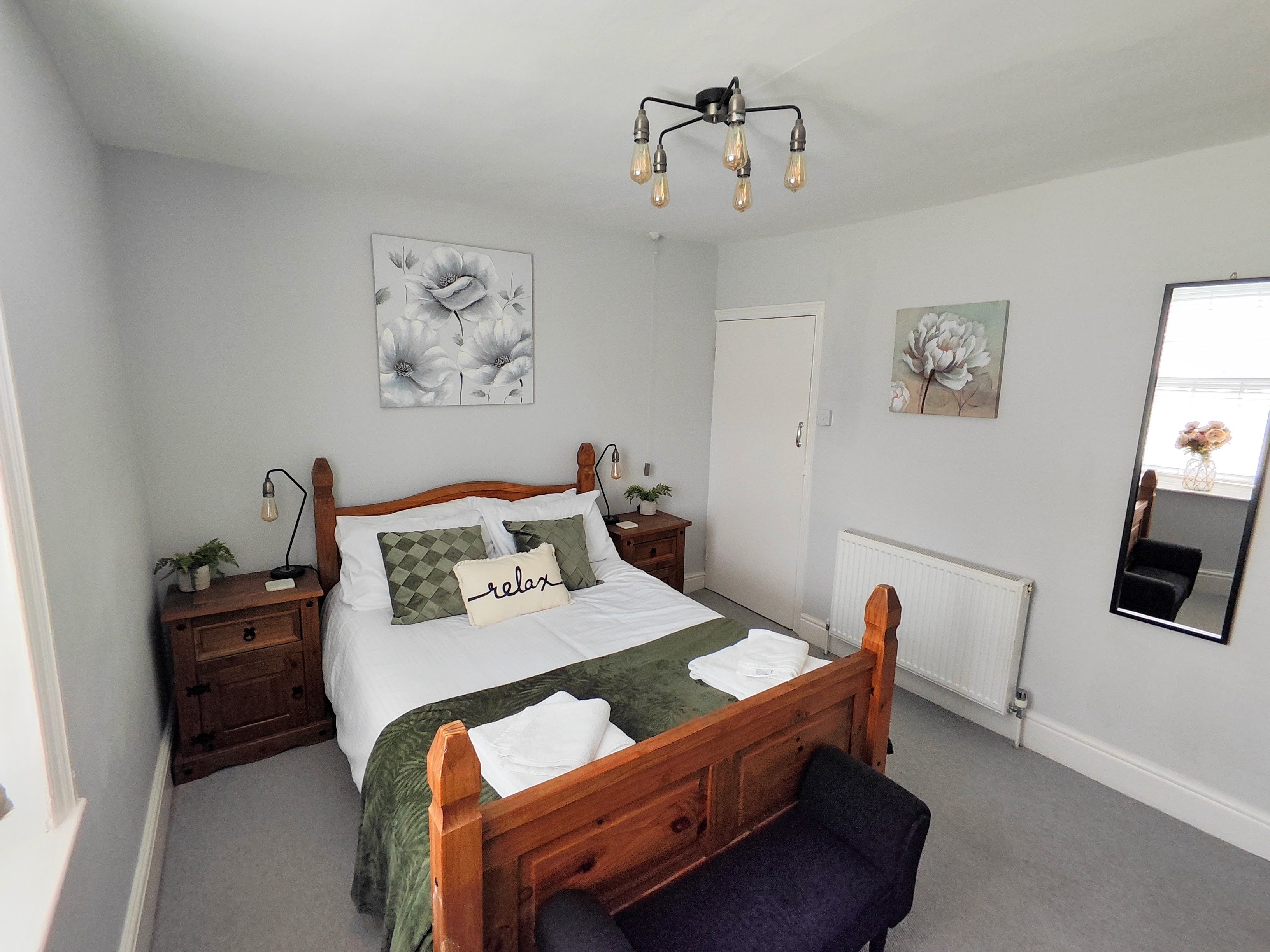 Spacious double bedroom in a Scarborough seaside cottage